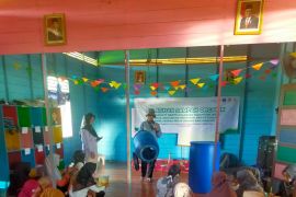 Adaro Logistik bekali masyarakat Desa Tinggiran II Luar kelola sampah