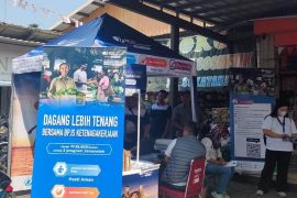 BPJS Ketenagakerjaan Depok gelar kegiatan grebek pasar