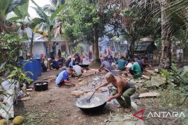 Budaya gotong royong acara perkawinan di Balangan masih lestari