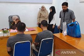 Polisi serahkan dua tersangka pengedar sabu ke jaksa