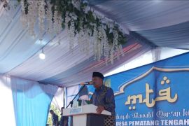 Plt Bupati Langkat bantu bilal mayit, penggali kubur dan penarik becak