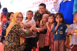 Bantu cegah stunting, AP II berikan bantuan 2.716 porsi makanan sehat