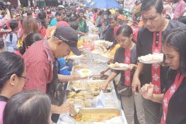 Ribuan  warga makan patita meriahkan HUT Ke-448 Kota Ambon