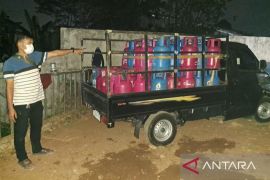 Polisi tangkap tiga pengoplos tabung gas elpiji 3 kilogram bersubsidi di Bogor