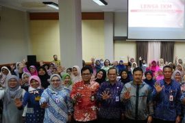 Pemkot Madiun gandeng OJK Kediri beri pelatihan fotografi produk IKM