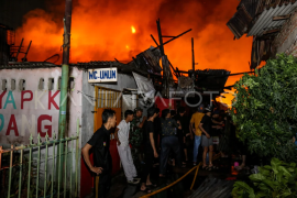 Kebakaran permukiman warga di Tambora Page 1 Small