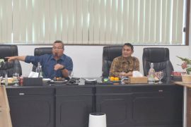 PDAM Tirta Asasta Depok perbaiki water tank yang retak
