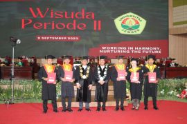 Tujuh WNA diwisuda di Unej