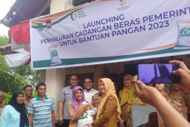 Bulog Sumbar luncurkan bantuan pangan pemerintah kepada masyarakat