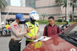 Polisi setop tilang kendaraan tidak lolos uji emisi