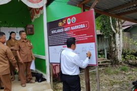 Masyarakat Desa Kedamin Darat di Kapuas Hulu deklarasi anti narkoba