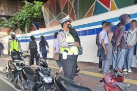 Polisi menangkap pelajar konvoi bawa senjata tajam