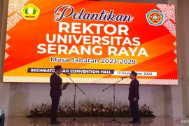Abdul Malik dilantik jadi Rektor Unsera periode 2023-2028