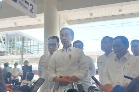 Jokowi sebut masyarakat bisa uji coba KA cepat mulai Oktober 2023
