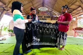 Pertamina bantu pemasaran produk "Kampoeng Papring" Banyuwangi