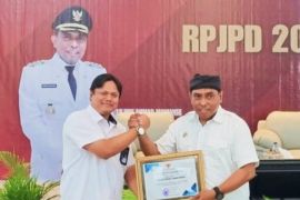 Pelni Baubau mendapat penghargaan kategori pelayanan prima