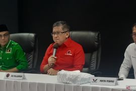Hasto ciptakan pantun untuk Sandiaga Uno dan Ridwan Kamil