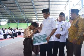 Pemkot Jambi dan Baznas salurkan bantuan pendidikan senilai Rp1,8 milyar