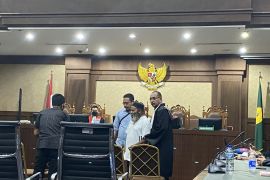 Jaksa KPK tuntut Lukas Enembe 10,5 tahun penjara