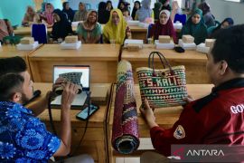 ULM bina warga pasarkan anyaman purun lewat laman