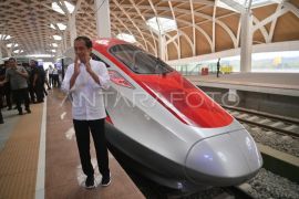 Presiden uji coba Kereta Cepat Jakarta-Bandung Page 1 Small