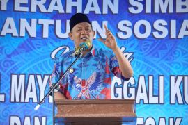 Plt Bupati Langkat bagikan PBI JKN