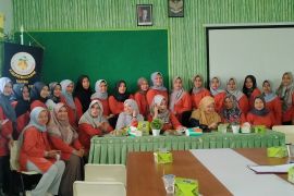 Satiti minta bidan di Kampar bekerja sesuai aturan