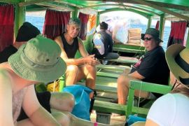 Wisman kunjungi mangrove dan kelelawar di Ponelo Kepulaian