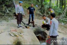 Polisi menggrebek tempat produksi minuman beralkohol di Gorontalo