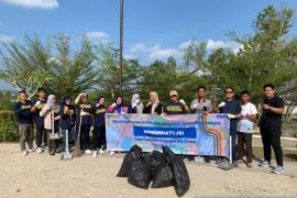 PNM Babel gotong royong bersihkan taman Dealova