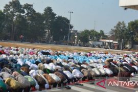 Forkopimda Kota Sukabumi bersama masyarakat gelar Shalat Istisqa s