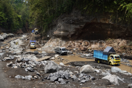 Jalur alternatif Malang-Lumajang swadaya masyarakat Page 1 Small