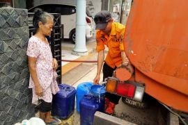 BPBD Kuningan salurkan 40 ribu liter air bersih kepada desa kekeringan