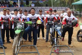Plt Bupati Palas buka kejuaraan Motocross Super Grasstrack 2023