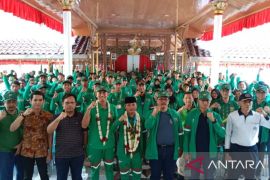 KONI Bangkalan serahkan hadiah atlet berprestasi Porprov