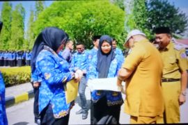 Bupati Bone serahkan SK  pengangkatan 1.390 ASN PPPK untuk guru
