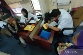 KAI Daop 2 Bandung bantu pengobatan gratis ratusan warga Garut