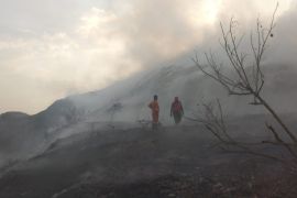 BNPB komitmen bantu  pemadaman TPA Putri Cempo dengan bom air