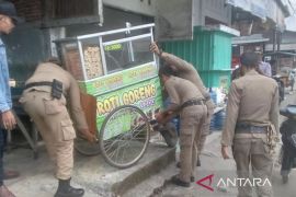 Pemkab Nagan Raya tertibkan pedagang kaki lima pusat pasar tradisional