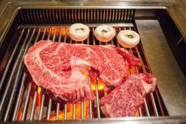 Mirip! Ini beda daging meltique dan wagyu yang perlu Anda tahu