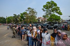 Menjaga  stok dan stabilitas harga beras