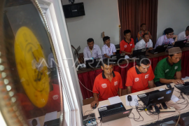Warga binaan mengikuti tes Asesmen Nasional Page 1 Small