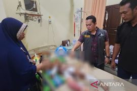 Ketua HIMPI Palas bantu anak korban luka bakar