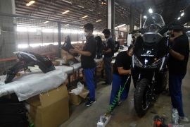Yuk intip produksi sepeda motor listrik nasional di Citereup