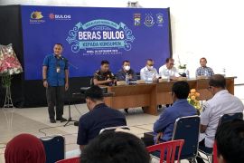 Pemkot Surabaya bersama PD Pasar Surya cegah penimbunan beras
