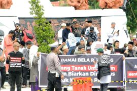 PARADE FOTO - Aksi bela warga Rempang di Pekanbaru
