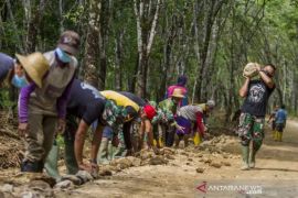 TNI bangun jalan 2,9 KM untuk tingkatkan ekonomi rakyat Tapin
