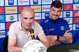 Pelatih Arema FC curahkan seluruh idenya saat hadapi Persebaya