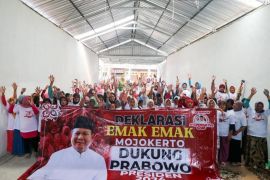 Emak-emak di Jatim dan Jabar deklarasi "Permata 08" menangkan Prabowo