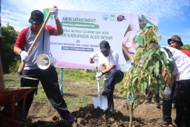 World Cleanup Day diperingati di ponpes Aceh Besar pungut sampah